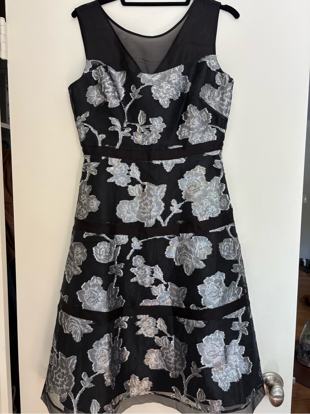 Stunning Kay Unger Black and Silver Silk Cocktail Dress - Picture 2 of 6